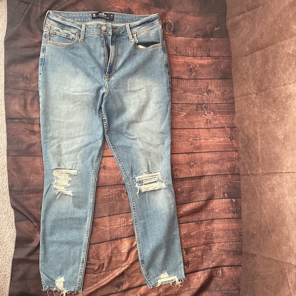 Hollister Jeans! Excellent condition. - Picture 3 of 4